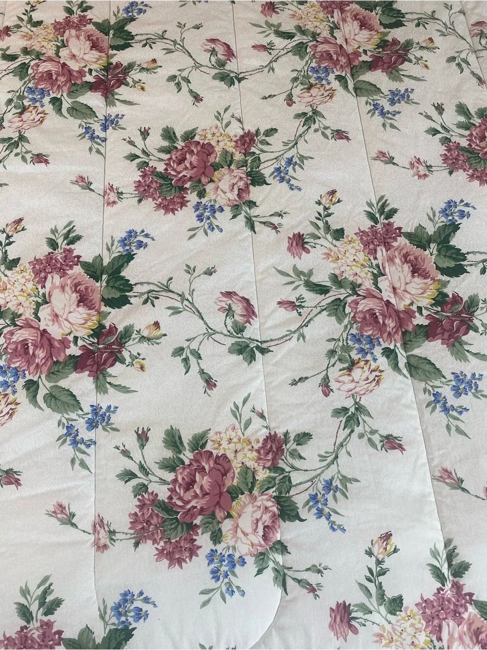 Fieldcrest Vintage Floral Quilted Comforter in White, Pink & Green Queen